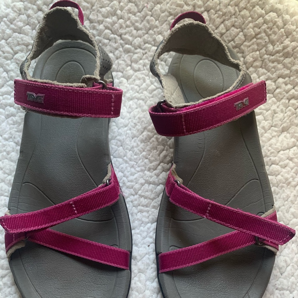 πΊTeva Verra fuchsia sport sandals 8 - Picture 1 of 15